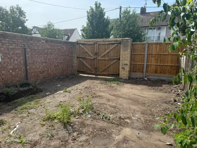 Narrow side path with debris